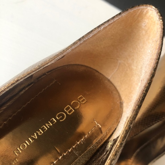 BCBGeneration Bronze Heels US 10 - Picture 6 of 10